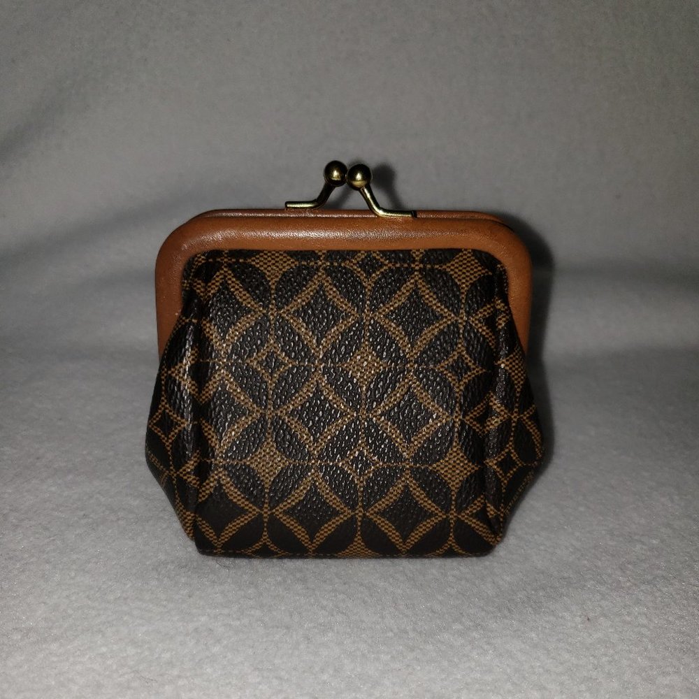 FOSSIL KISSLOCK COIN PURSE